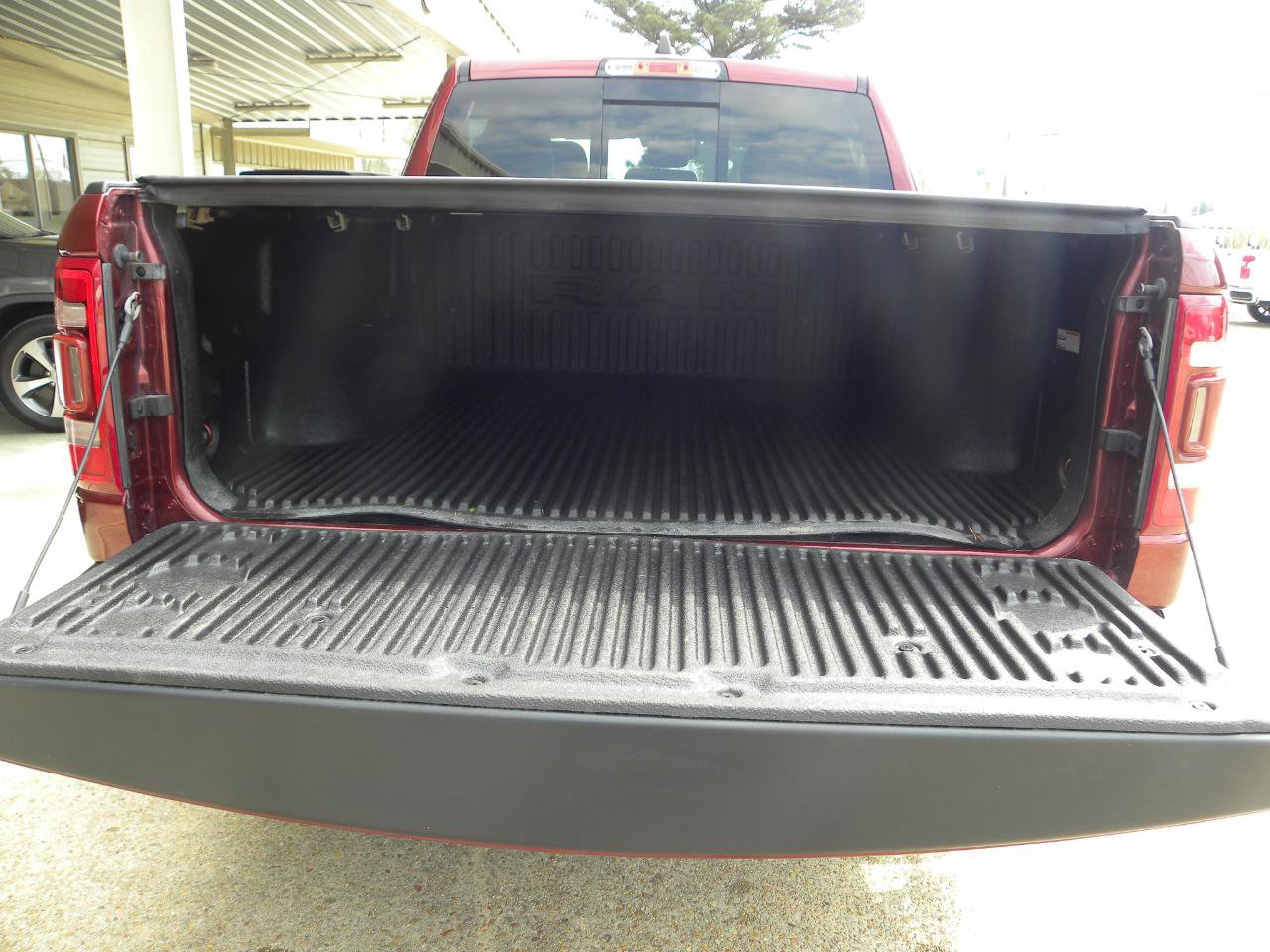 Used 2022 RAM 1500 Laramie AWD/4WD image 11