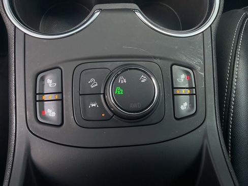 Used 2024 GMC Terrain SLT w/ Infotainment Package II AWD/4WD image 25