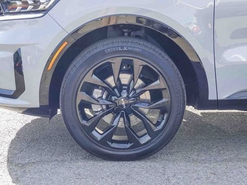 Used 2023 Kia Sorento SX image 10