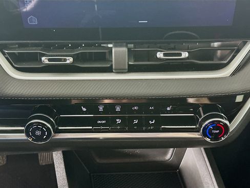 Used 2025 Chevrolet Equinox LT image 24