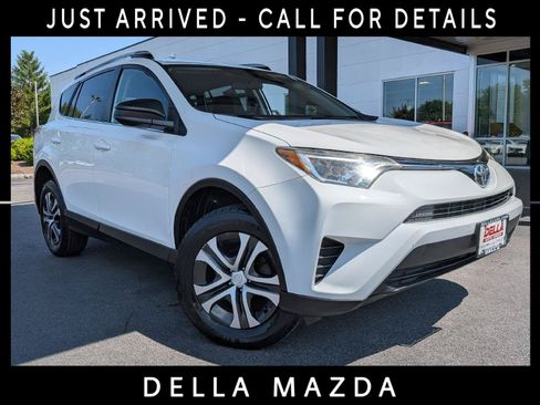 Used 2016 Toyota RAV4 LE AWD/4WD image 1