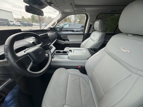 Used 2025 Ford Expedition Platinum w/ Driver's Package image 13