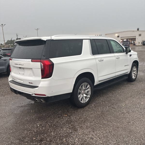 Used 2025 GMC Yukon XL Denali AWD/4WD image 8