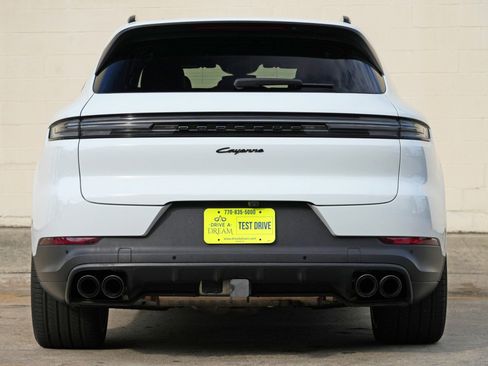 Used 2024 Porsche Cayenne AWD/4WD image 11