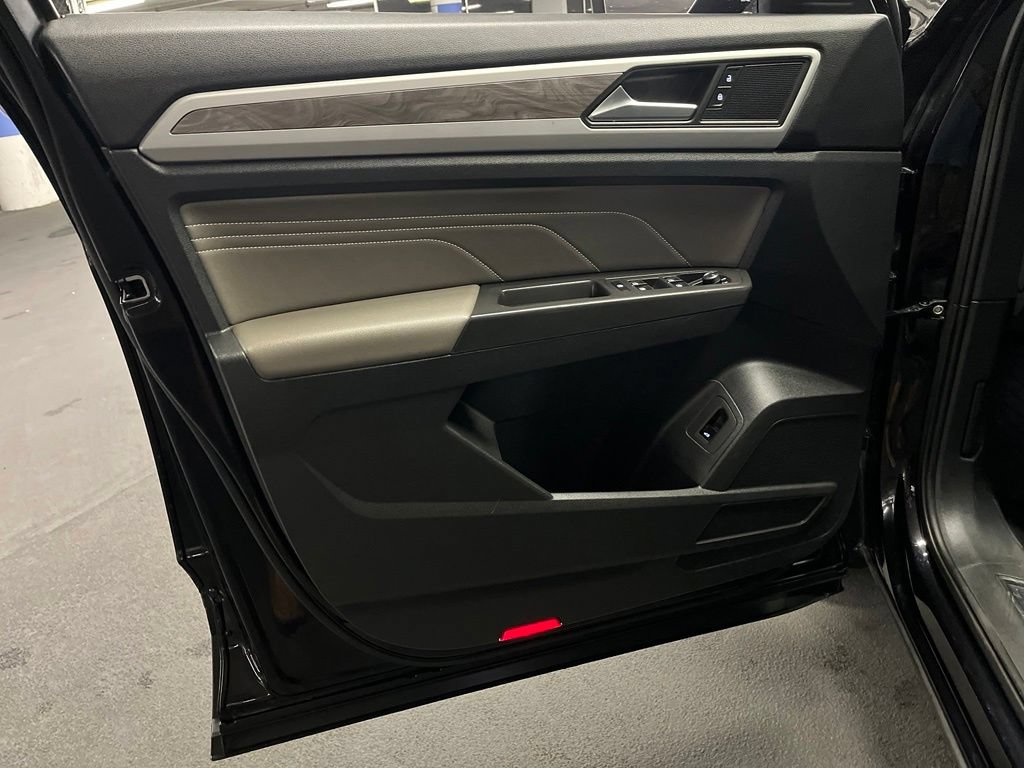 Certified 2023 Volkswagen Atlas Cross Sport SE w/ Panoramic Sunroof Package AWD/4WD image 20