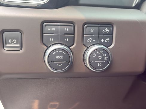 Used 2022 GMC Sierra 1500 Denali AWD/4WD image 36