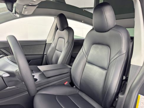 Used 2022 Tesla Model Y Performance image 38