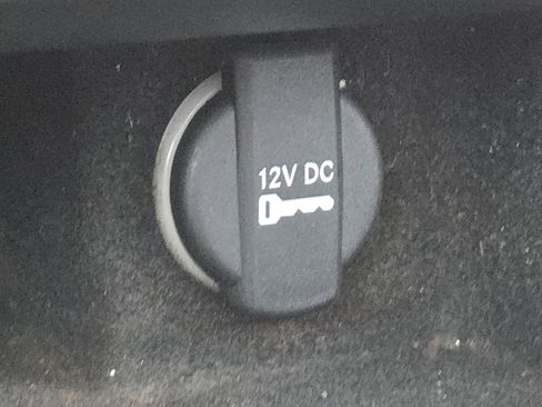 Used 2015 Chrysler 300 C image 7