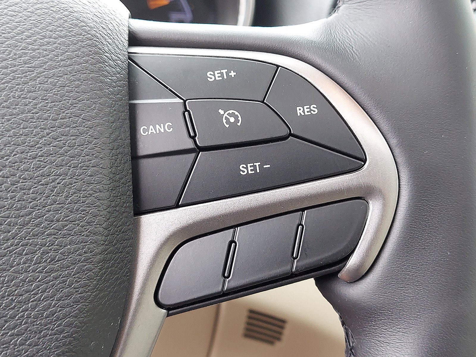 Used 2019 Jeep Grand Cherokee Limited AWD/4WD image 23