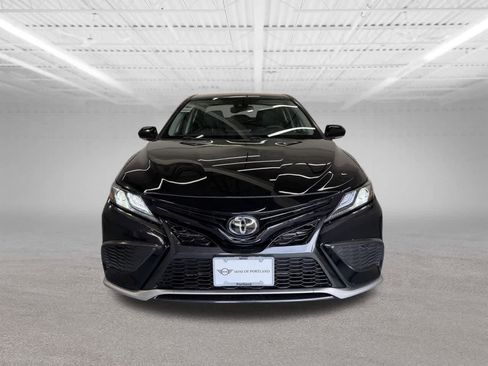 Used 2022 Toyota Camry XSE FWD image 7