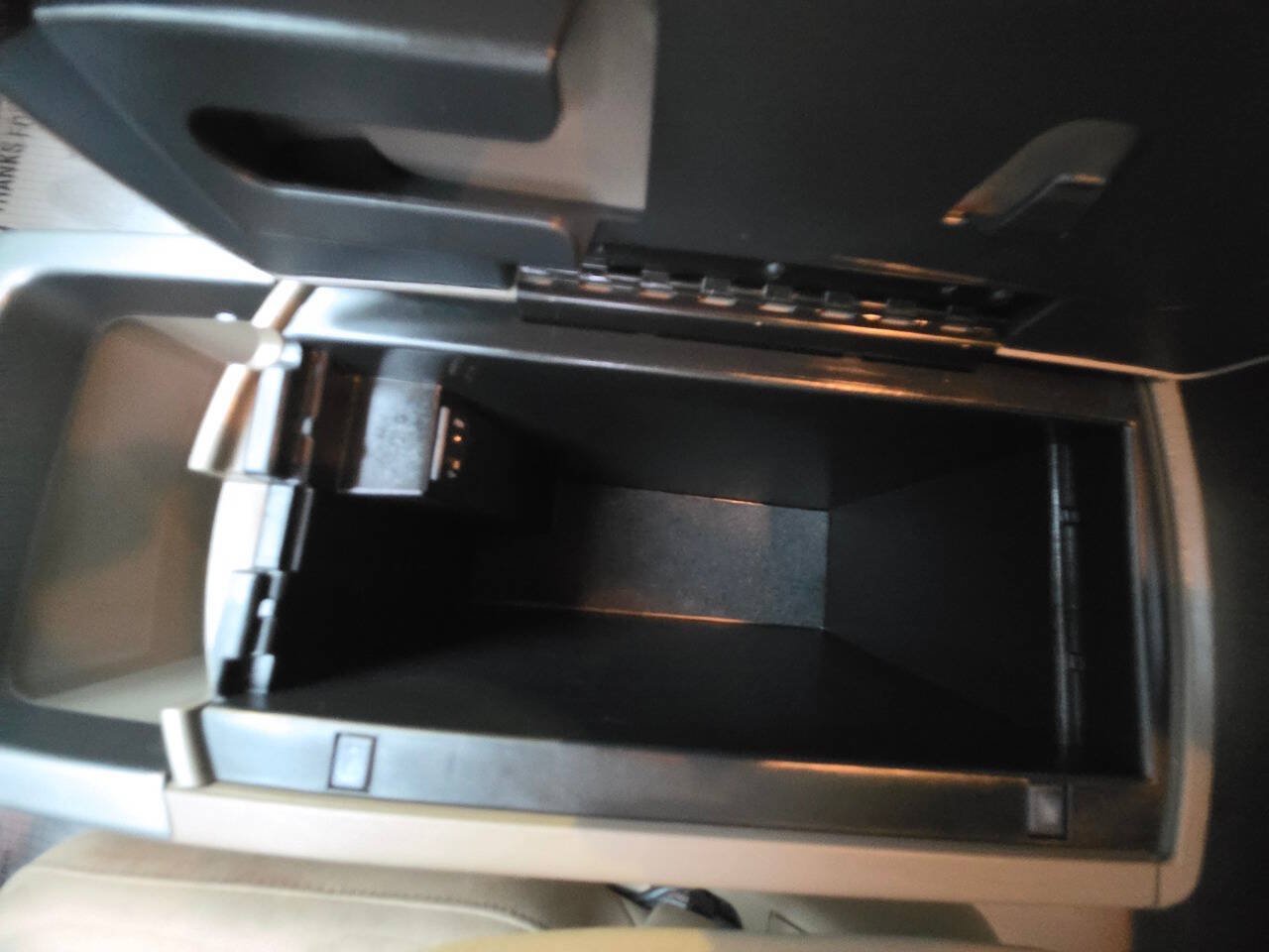 Used 2015 Nissan Titan SV RWD image 28