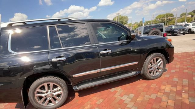 Used 2015 Lexus LX 570 4WD image 2
