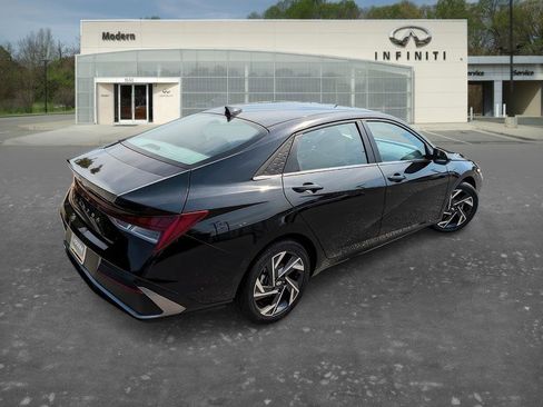 Used 2025 Hyundai Elantra SEL FWD image 4