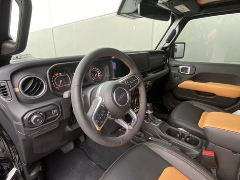 Used 2024 Jeep Wrangler Unlimited Sahara w/ Technology Group AWD/4WD image 8