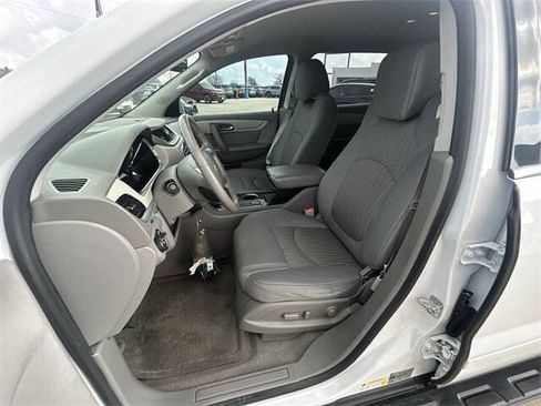 Used 2017 Chevrolet Traverse LT image 20