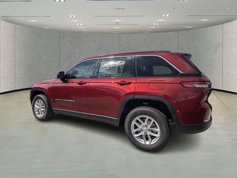 New 2026 Jeep Grand Cherokee Laredo RWD image 4