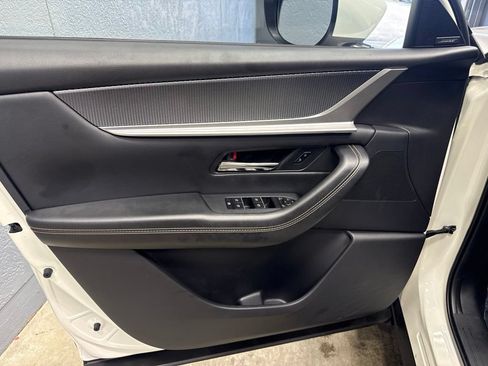 Used 2024 MAZDA CX-90 Plug-In Hybrid w/ Premium Pkg AWD/4WD image 17