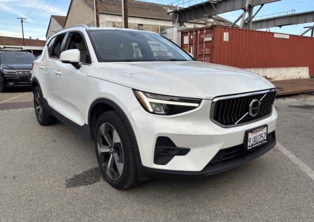 Used 2023 Volvo XC40 B5 Plus w/ Protection Package Premier AWD/4WD image 9