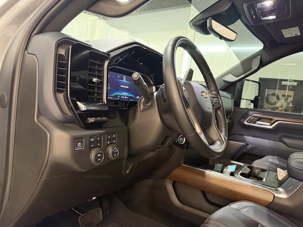 Used 2024 Chevrolet Silverado 2500 High Country w/ Technology Package AWD/4WD image 12
