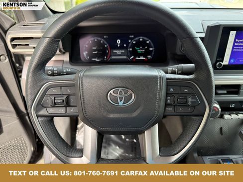 Used 2025 Toyota Tacoma TRD Sport image 17