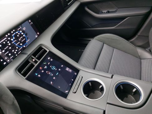 Used 2025 Porsche Taycan 4S image 27