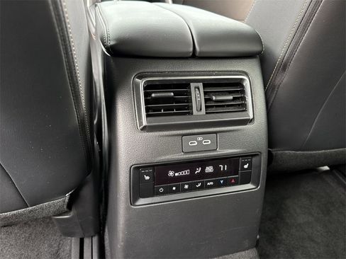 Used 2025 MAZDA CX-70 3.3 Turbo S w/ Premium Package image 38