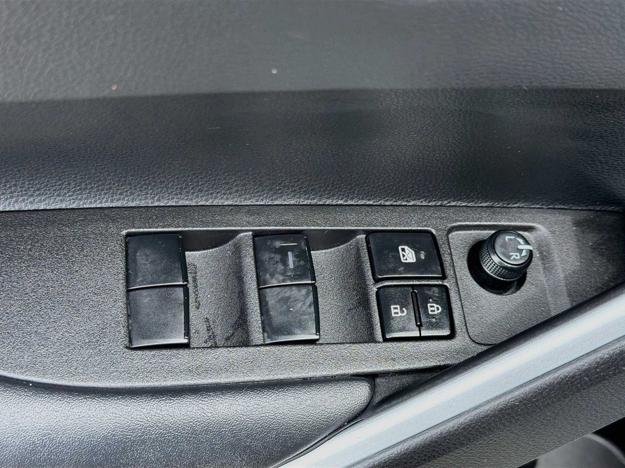 Used 2025 Toyota Corolla Cross LE FWD image 21