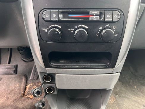 Used 2007 Chrysler Town & Country Touring image 15