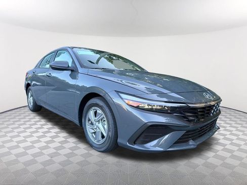 New 2026 Hyundai Elantra SE FWD image 3