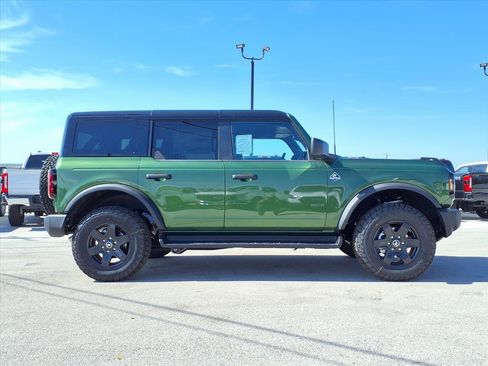 New 2025 Ford Bronco Outer Banks w/ Black Appearance Package image 3