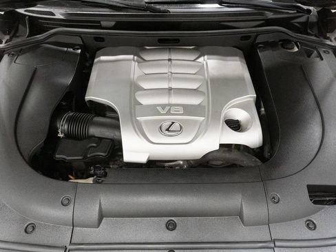 Used 2015 Lexus LX 570 4WD w/ Luxury Package image 3