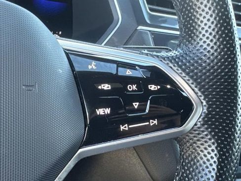 Used 2023 Volkswagen Tiguan SE R-Line image 9
