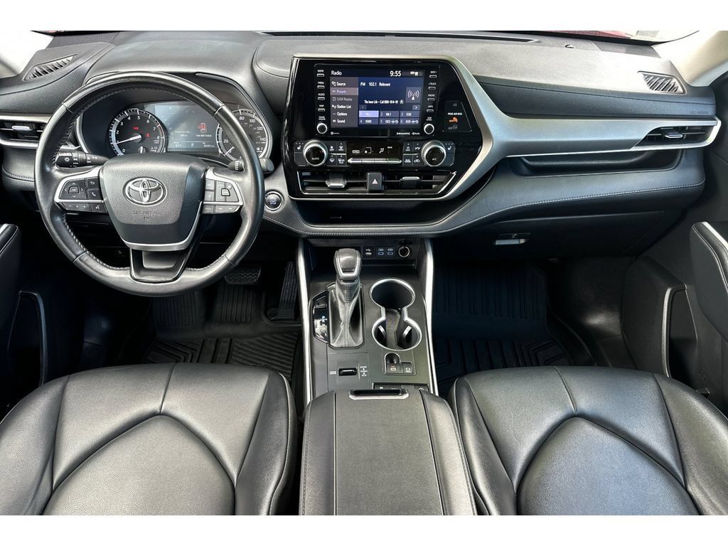 Used 2022 Toyota Highlander XLE FWD image 15