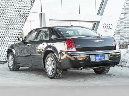 Used 2010 Chrysler 300 C image 5