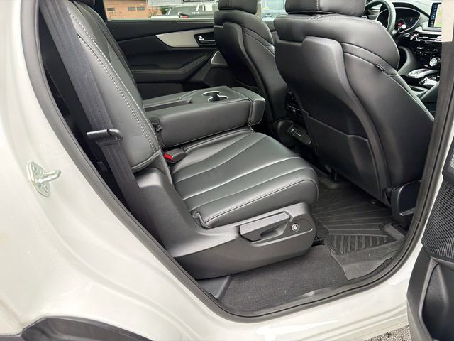 Used 2025 Acura MDX w/ Technology Package FWD image 15