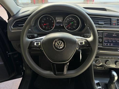Used 2018 Volkswagen Tiguan S image 11
