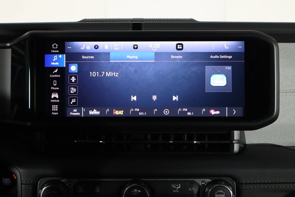 Used 2026 Jeep Wrangler Unlimited Sahara AWD/4WD image 29