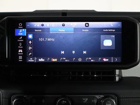 Used 2026 Jeep Wrangler Unlimited Sahara AWD/4WD image 29