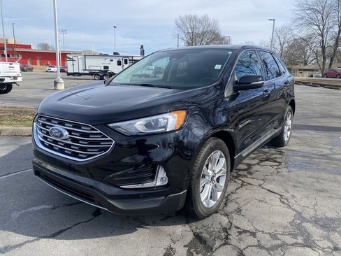 Used 2022 Ford Edge Titanium image 3