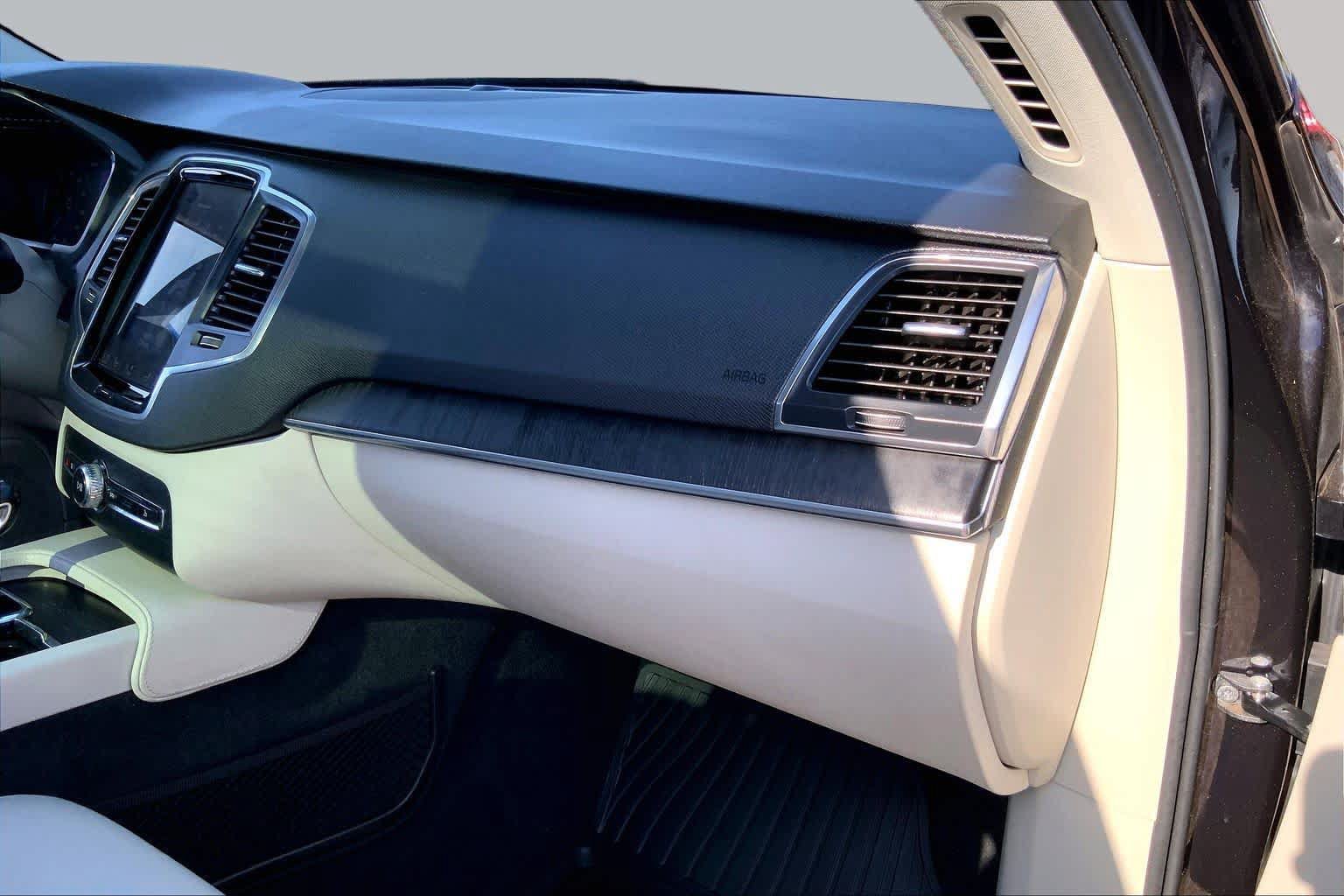 Used 2020 Volvo XC90 T5 Momentum w/ Protection Package Premier FWD image 18