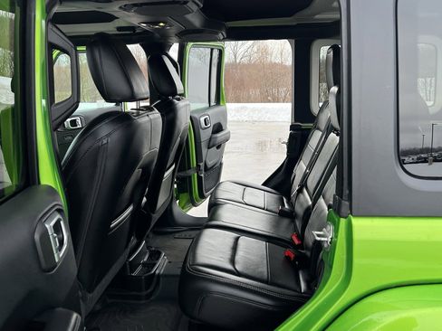 Used 2019 Jeep Wrangler Unlimited Sahara w/ Cold Weather Group image 36