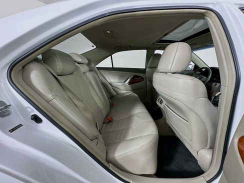 Used 2010 Toyota Camry XLE FWD image 27