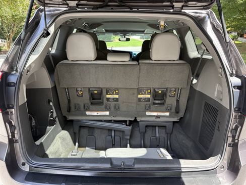 Used 2016 Toyota Sienna XLE FWD image 41