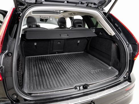 Used 2022 Volvo XC60 B5 Momentum w/ Advanced Package image 26