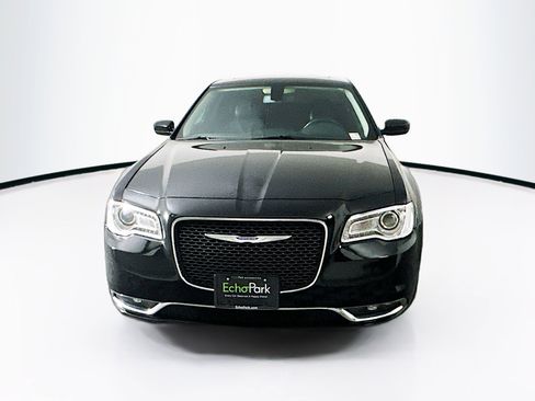 Used 2019 Chrysler 300 Touring L w/ Quick Order Package 22F image 2