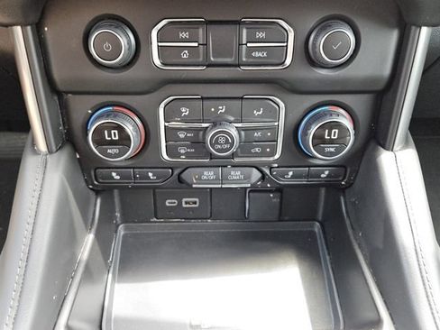 Used 2024 Chevrolet Tahoe LT RWD image 11