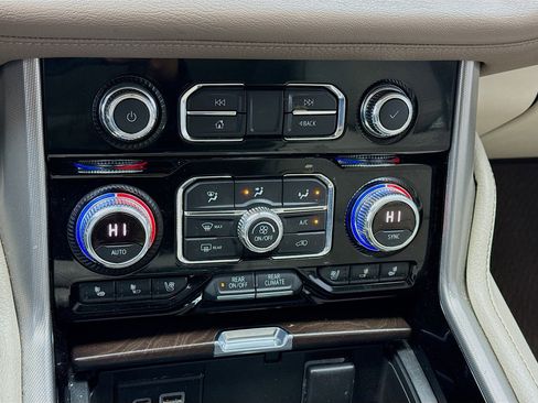 Used 2021 GMC Yukon Denali w/ Denali Premium Package image 12