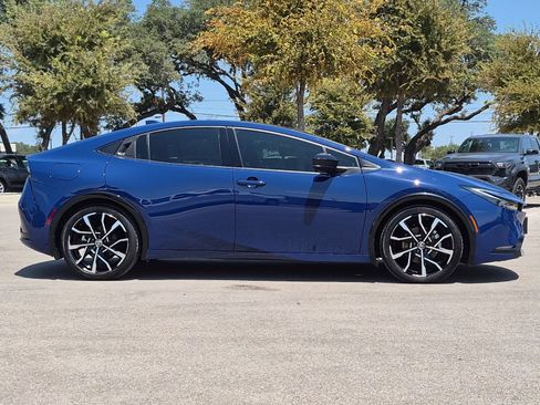 Used 2025 Toyota Prius Plug-In Hybrid FWD image 6