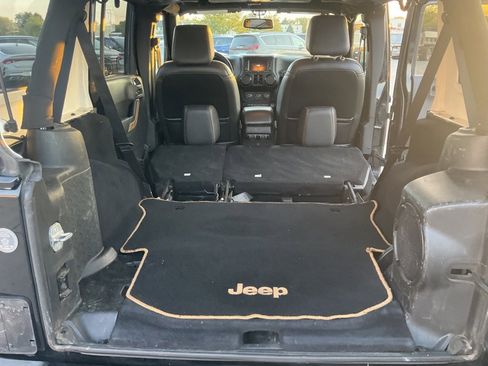 Used 2014 Jeep Wrangler Unlimited Sahara image 26