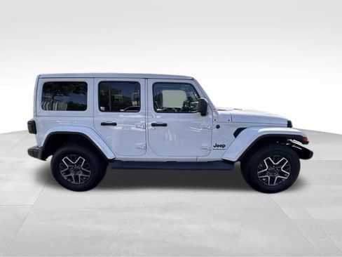 Used 2025 Jeep Wrangler Unlimited Sahara AWD/4WD image 8